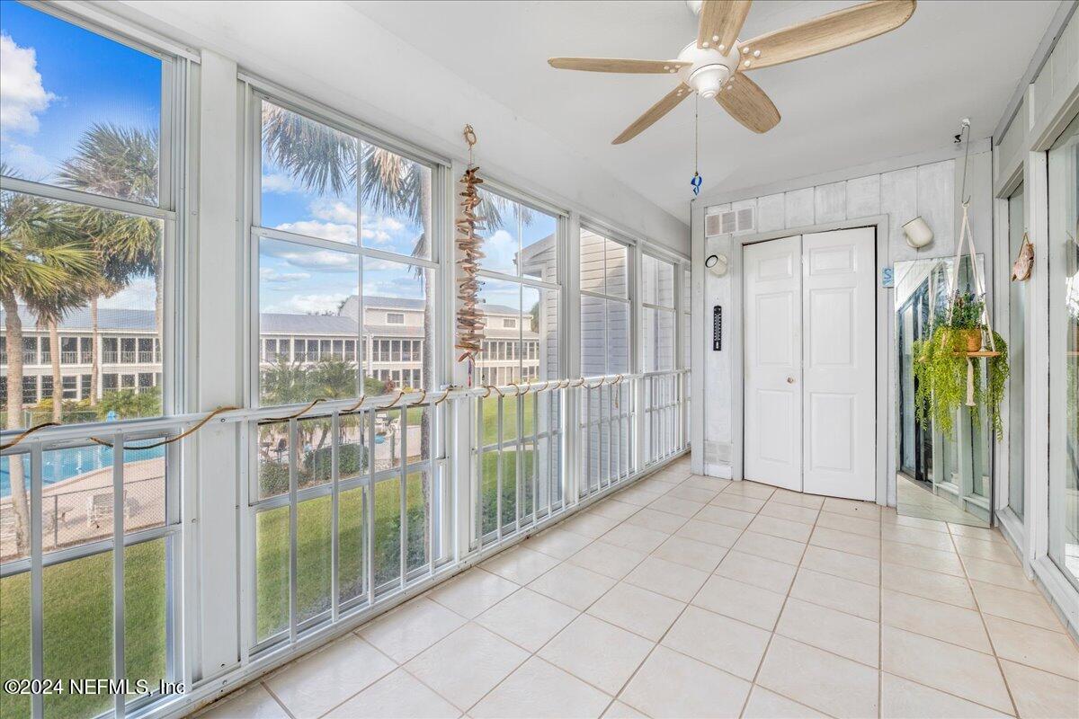 Image 3: Enclosed balcony