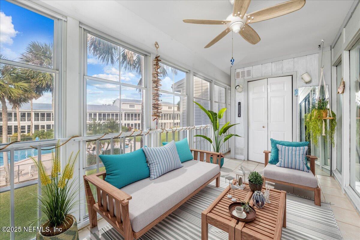 Image 4: Photo staged Balcony