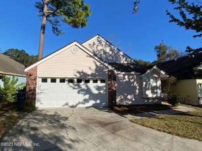 7745 LEESBURG Drive S