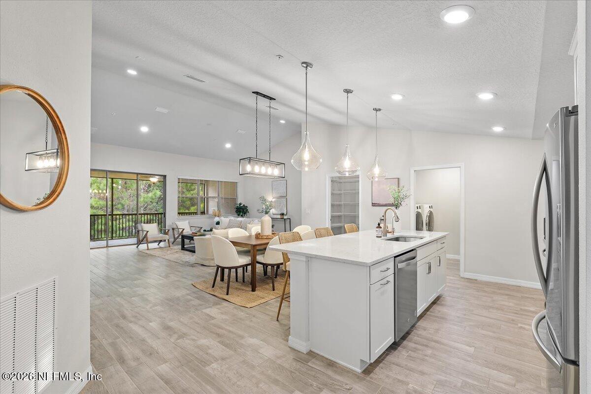 Image 4: 04-Living Area