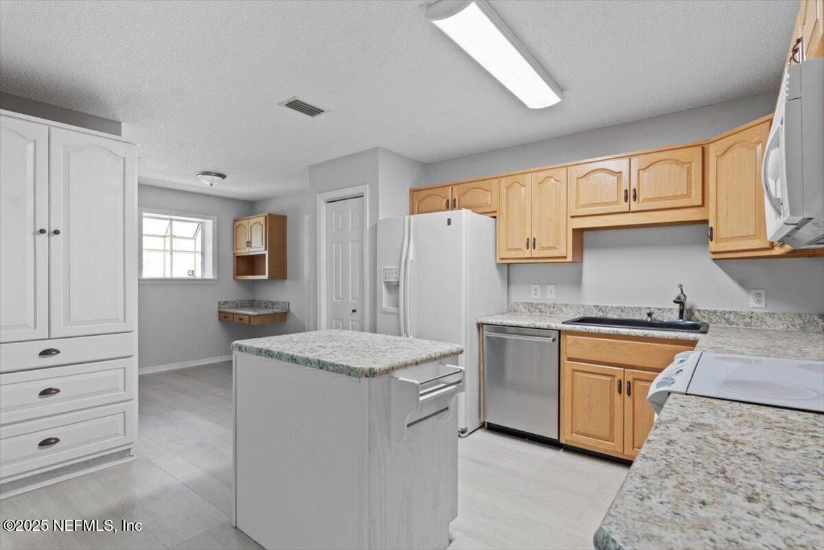 Image 4: 18-FULL-009