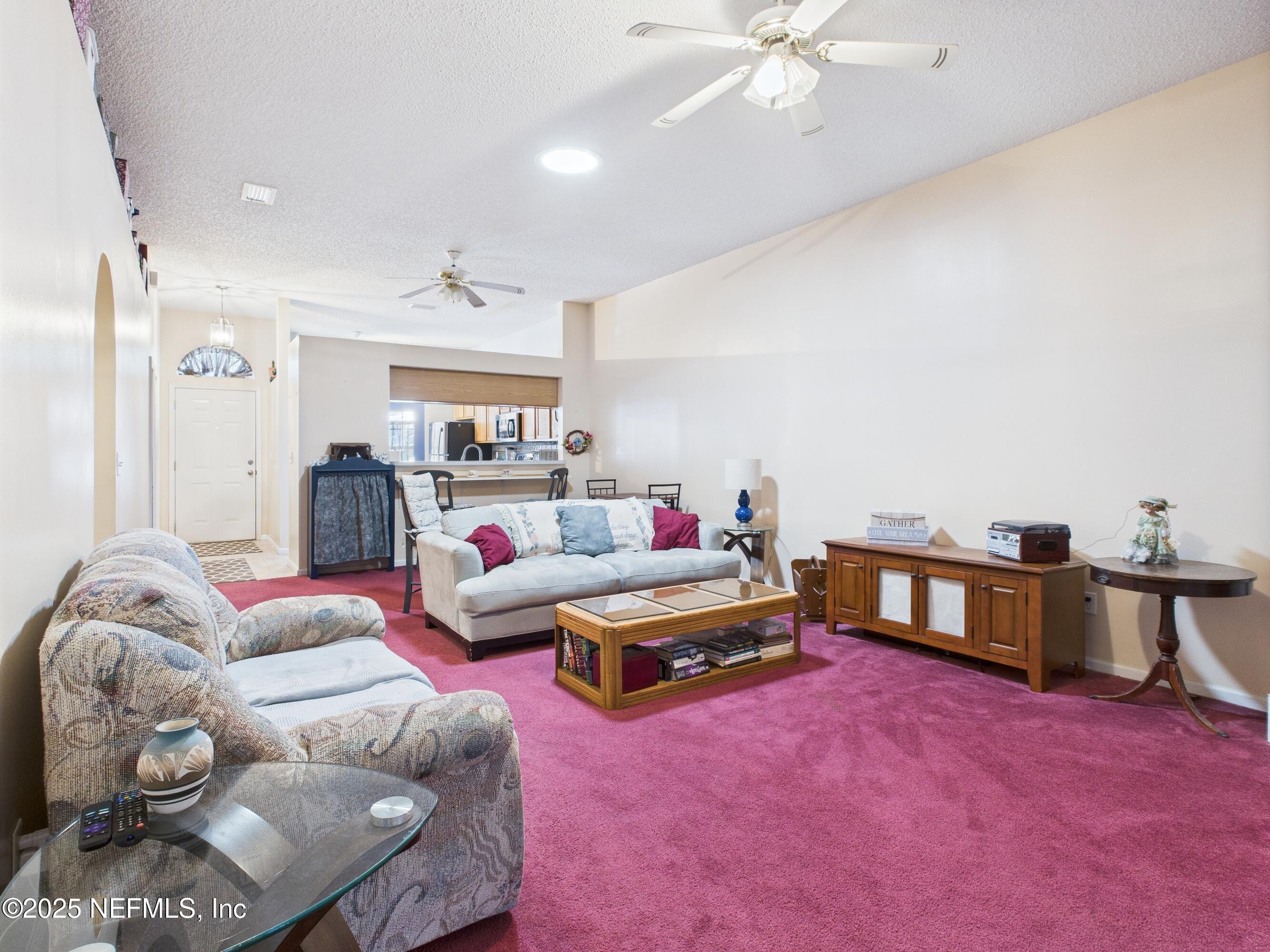 Image 4: Living Room