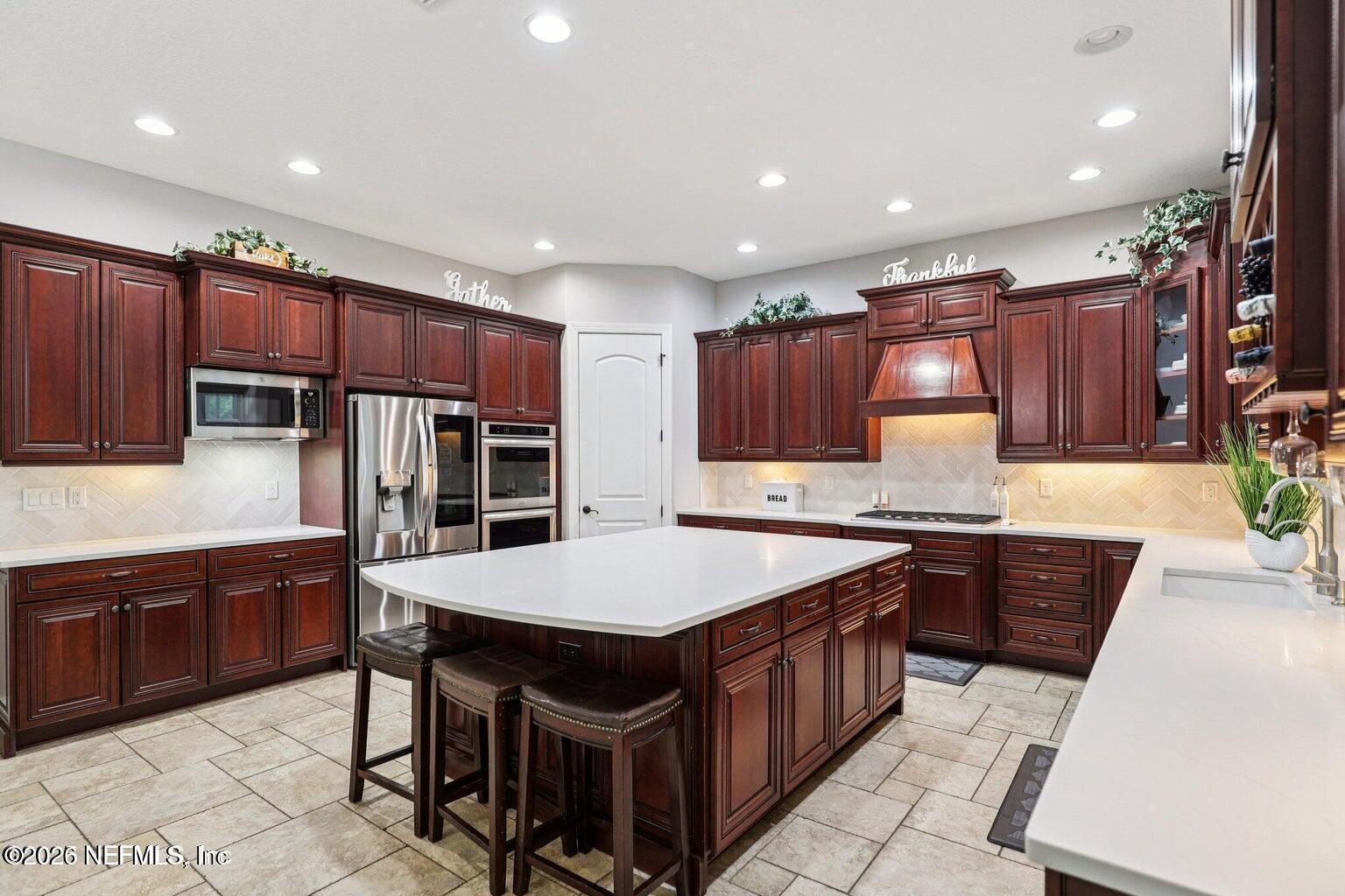 Image 4: Kitchen