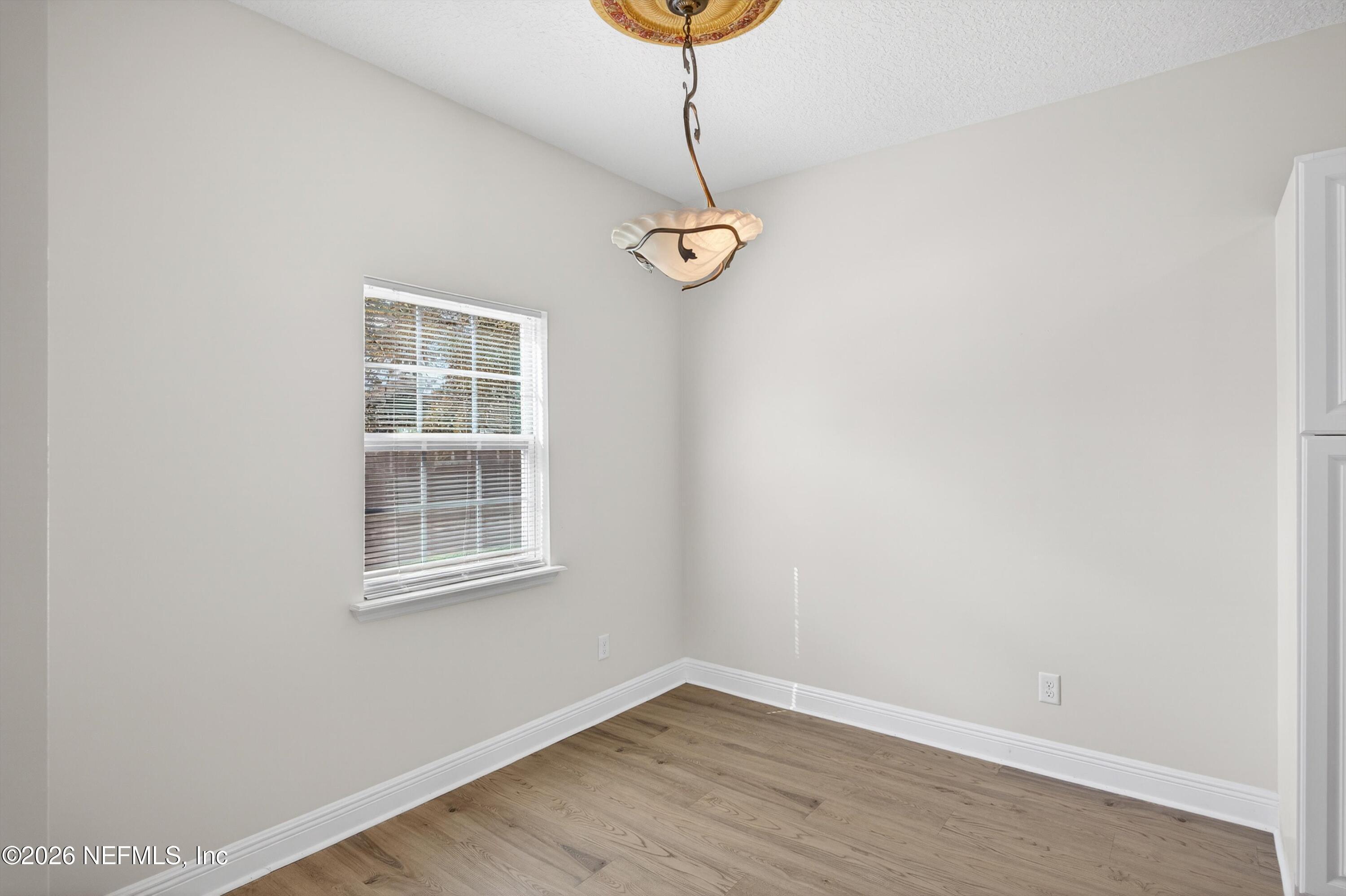 Image 4: 11-12157 Grasse St-6