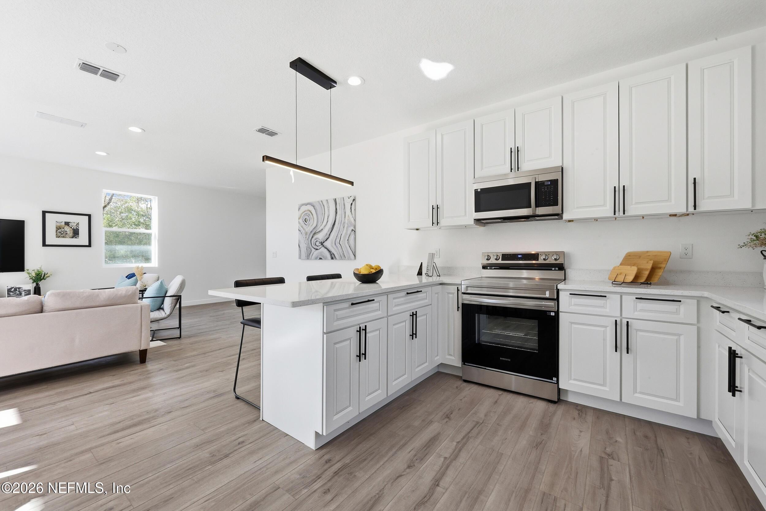 Image 4: Kitchen