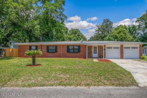 5761 LAKE LUCINA DR S