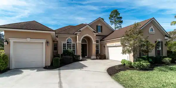 2215 AUTUMN COVE CIR