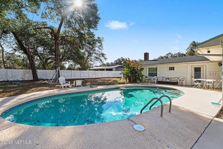 655 SW POINTVIEW Road