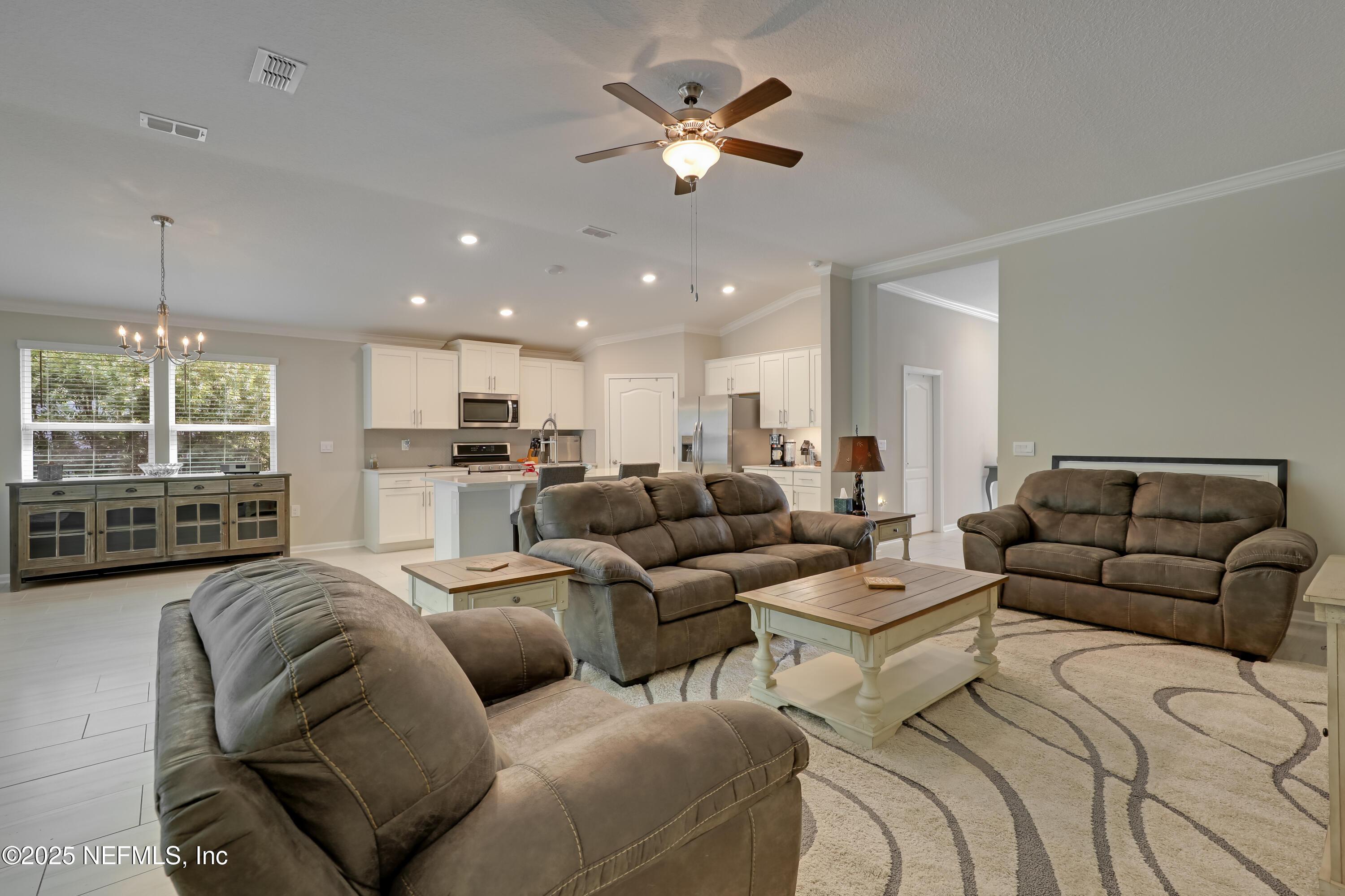 Image 2: 01 Livingroom