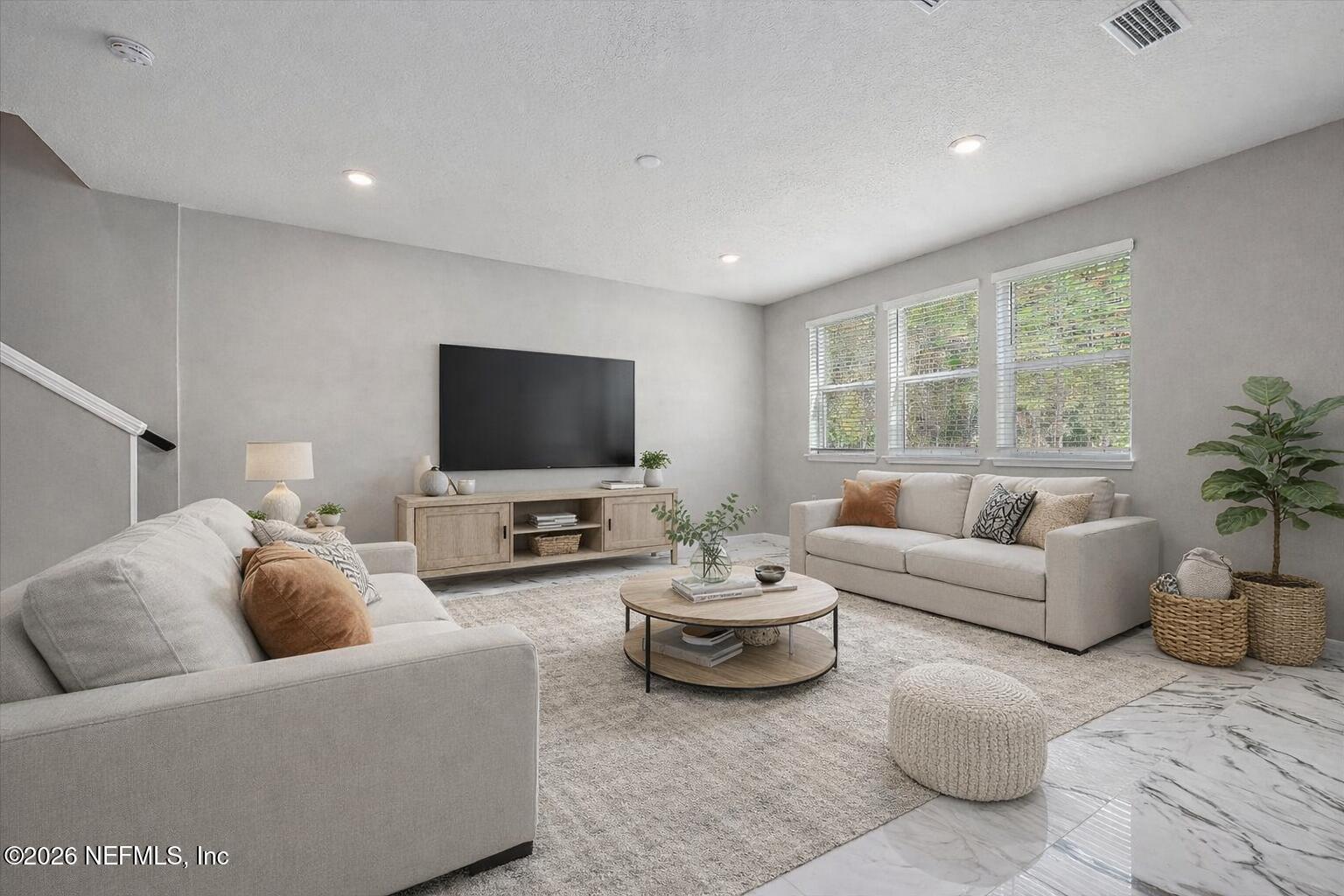 Image 3: Living Room