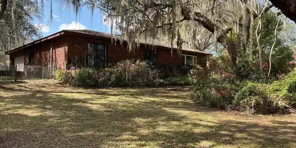 6496 WOODLAND DR