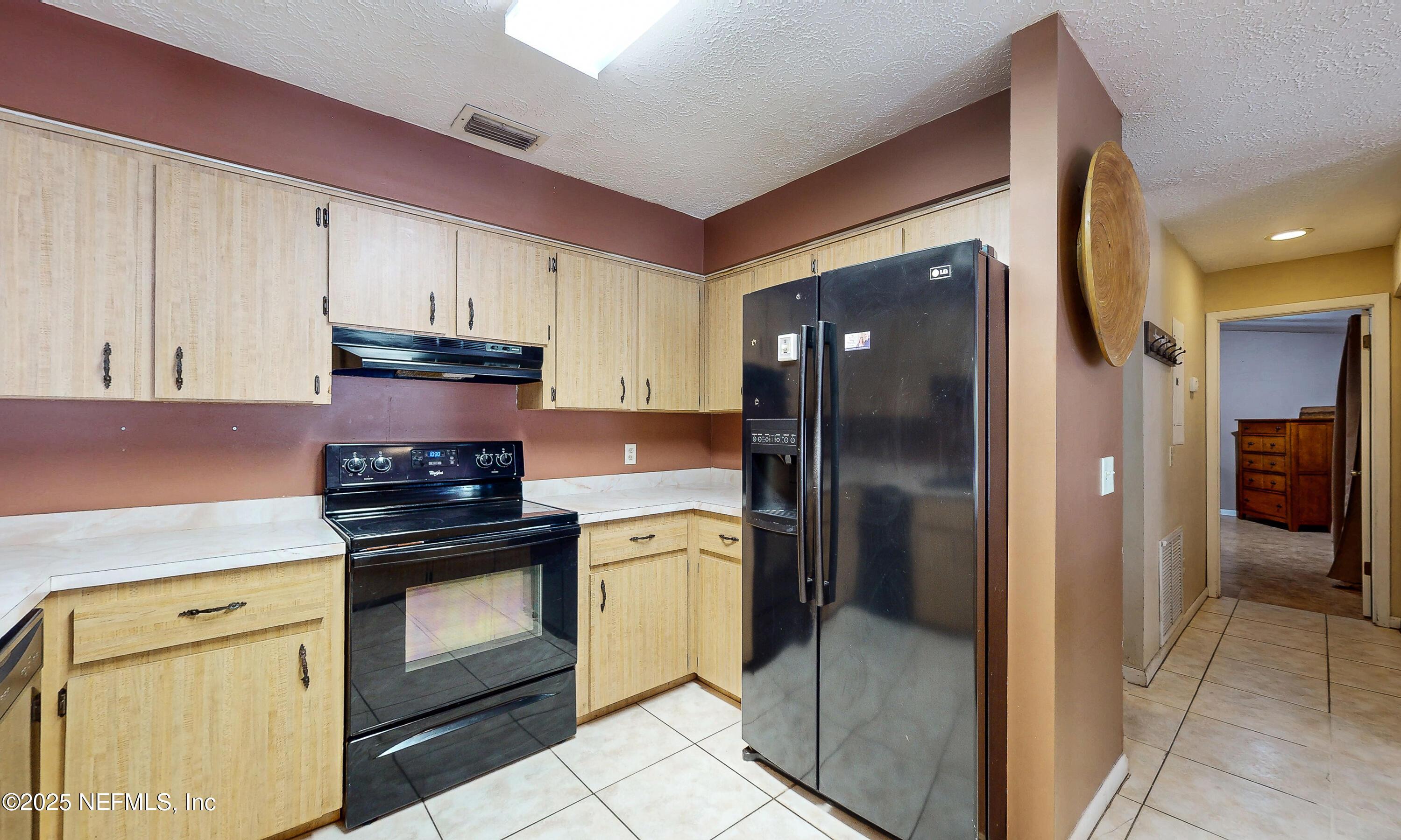 Image 3: Kitchen c (5)