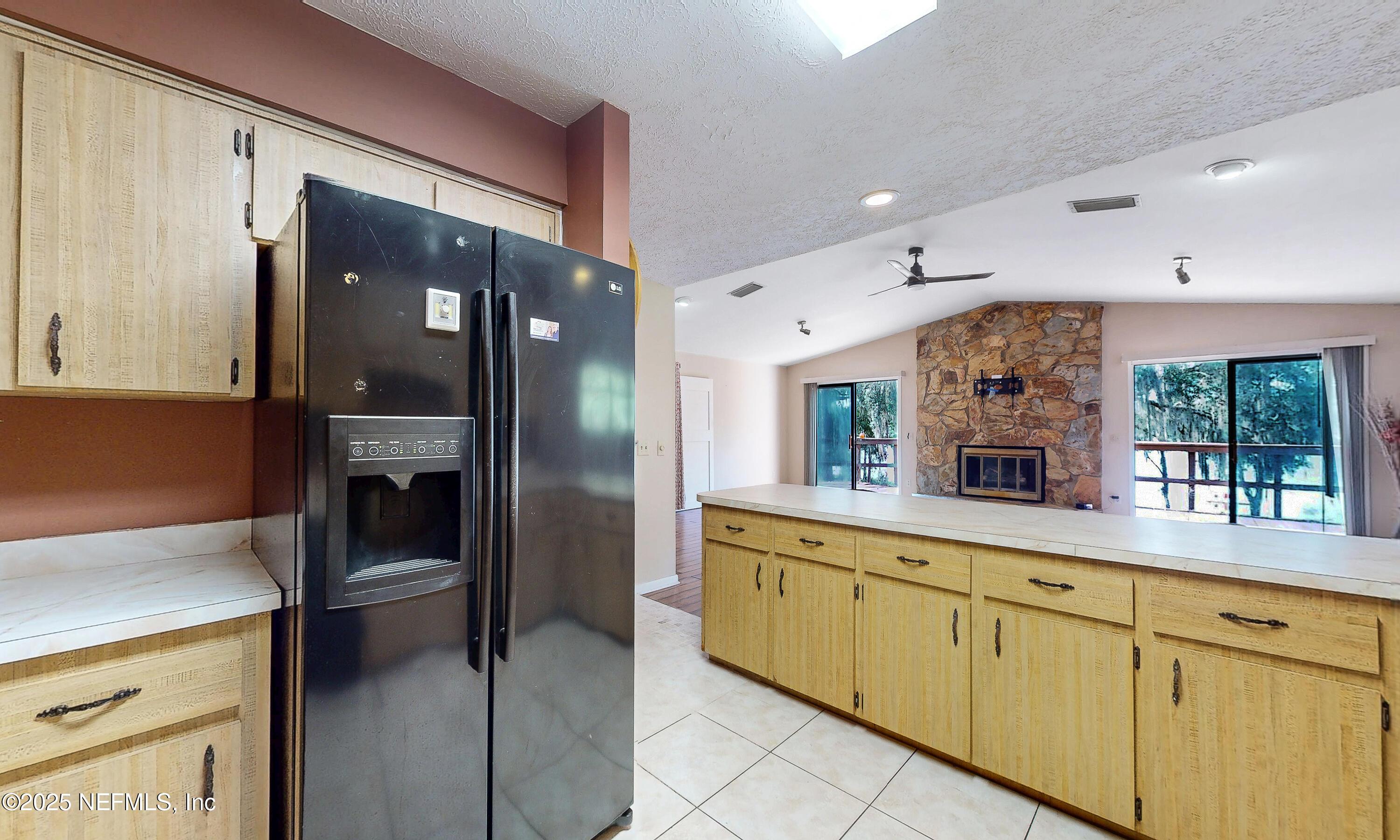 Image 4: Kitchen b (8)