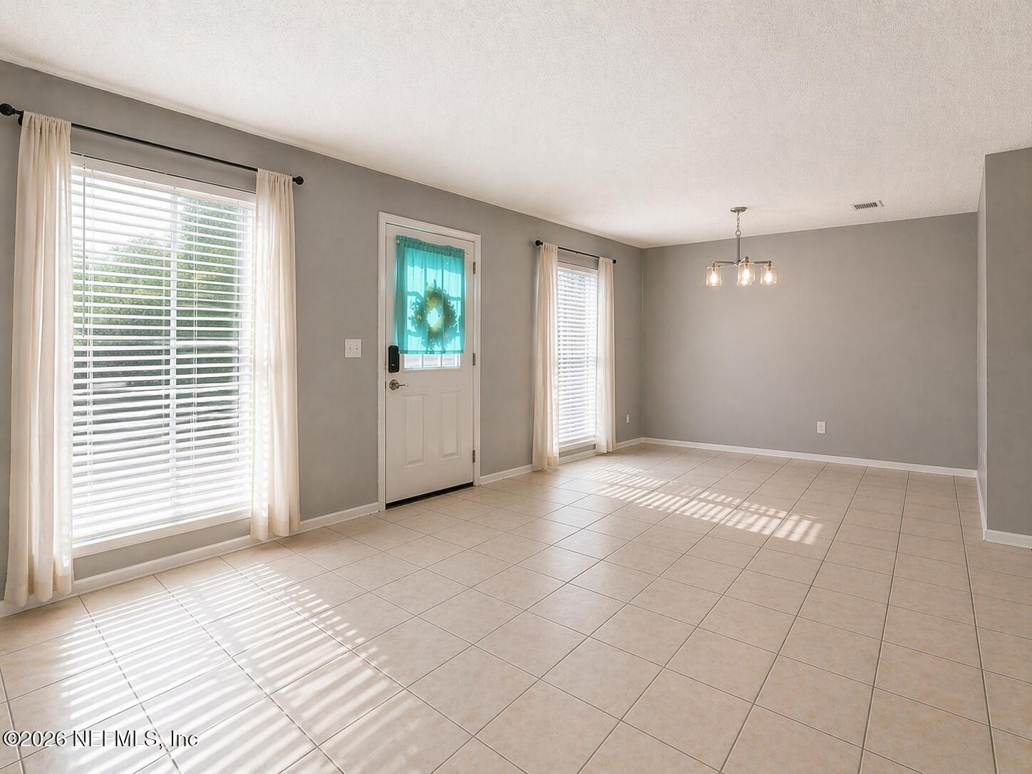 Image 4: Dining room view