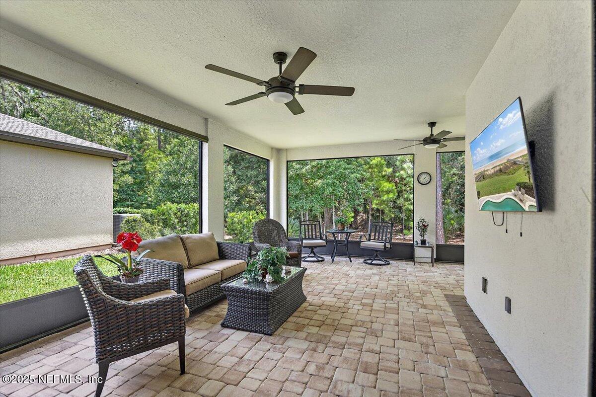 Image 3: 21-Lanai