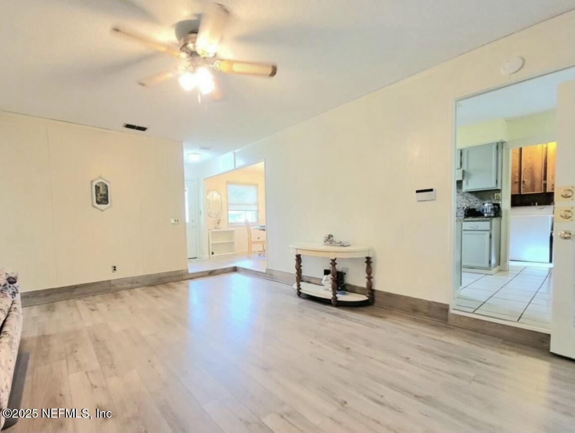Image 2: Liv Room2