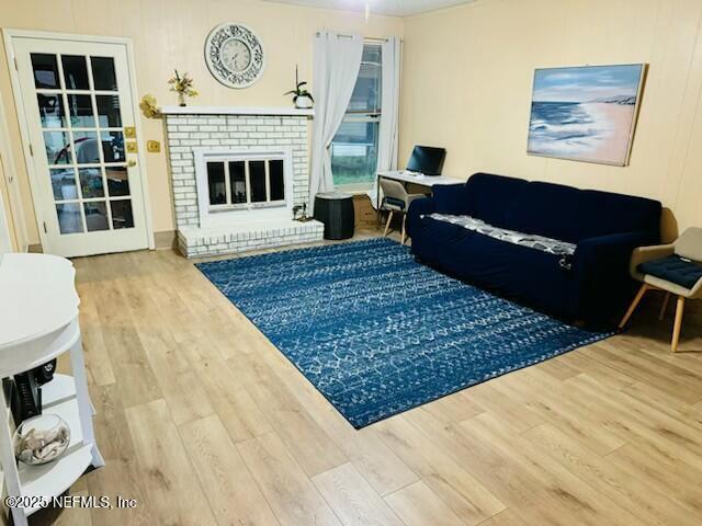 Image 3: Living Room