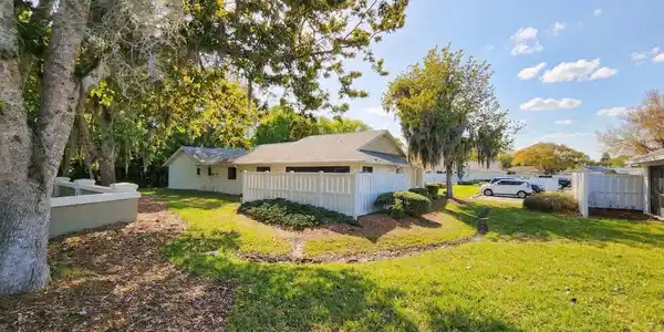 20 LAKE FOREST Court