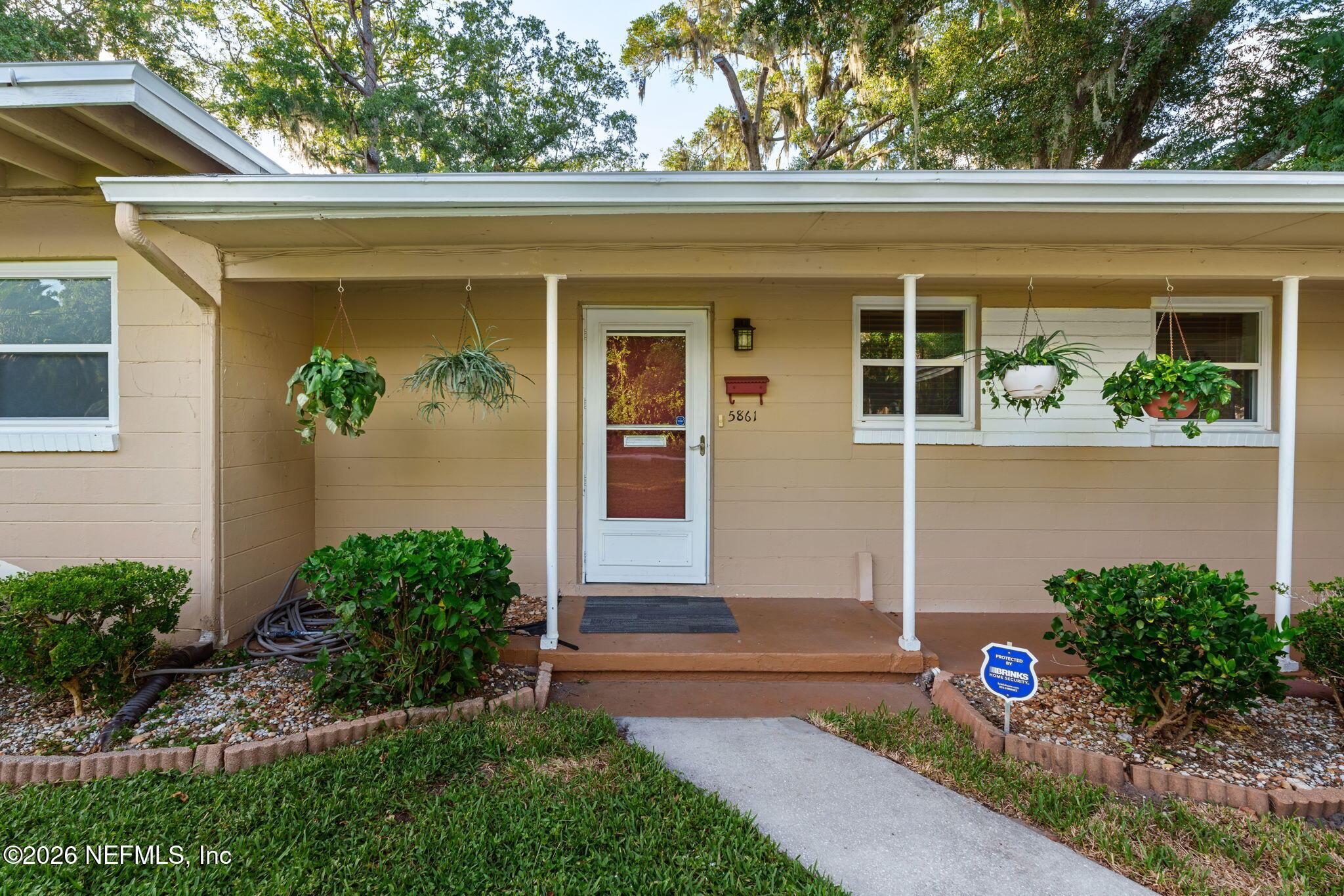 Image 3: 8-web-or-mls-5861-michigan-ave