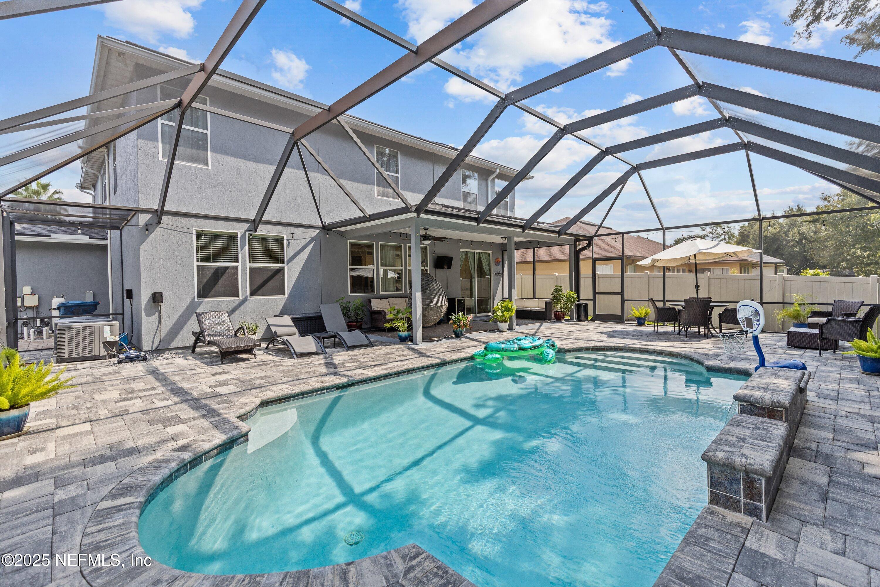 Image 4: 37-WeGoFar_179CrownWheelCircle_054