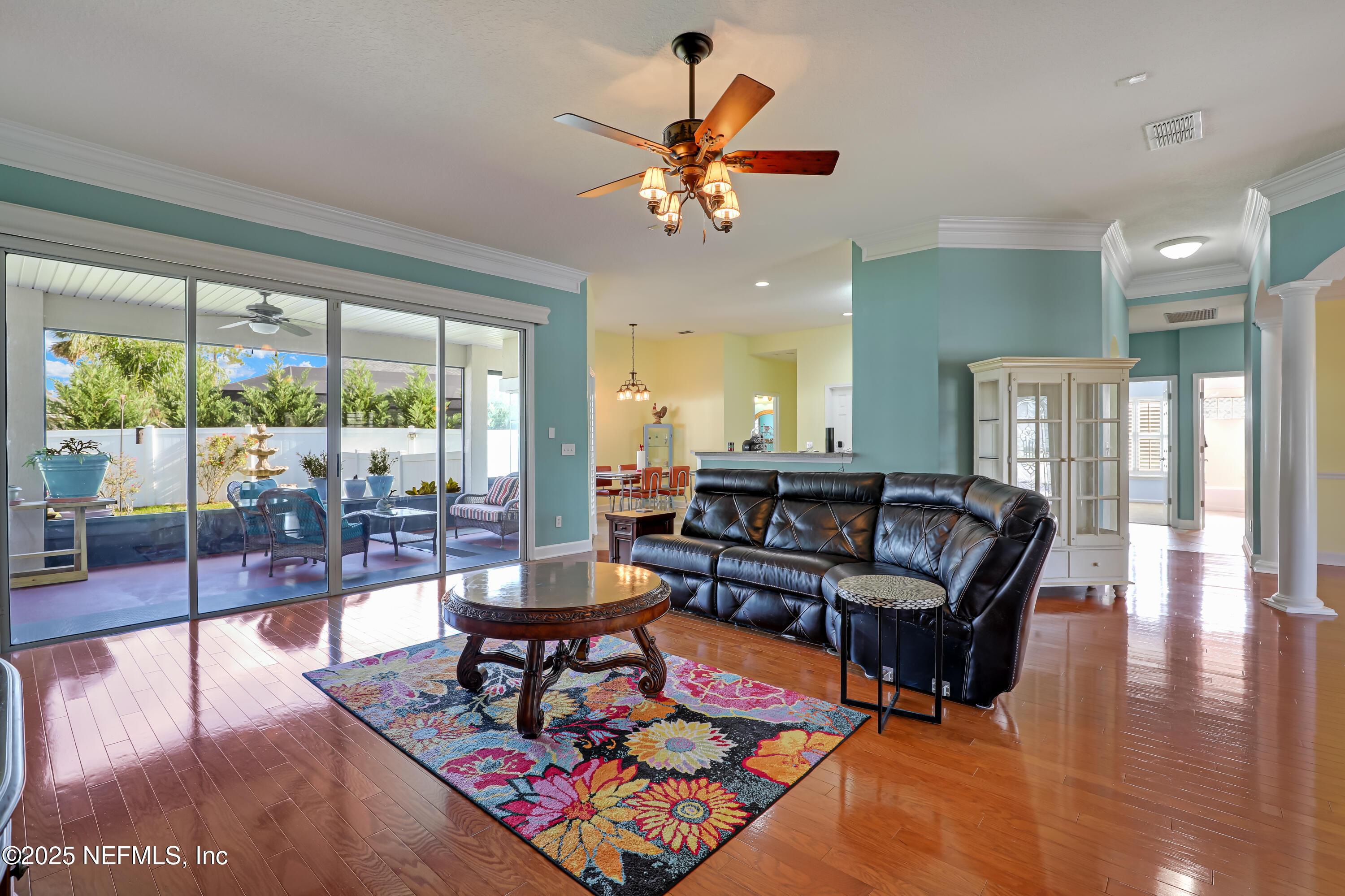 Image 2: 01 Living room
