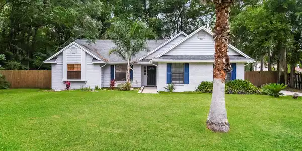 1822 LAKEMONT Circle