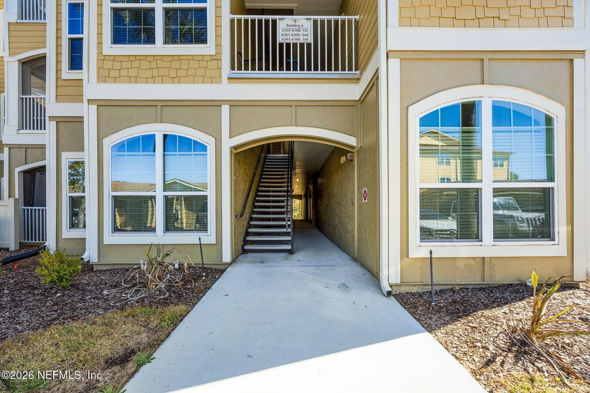 Image 1: 1-web-or-mls-23_275 Old Village Cir, Uni