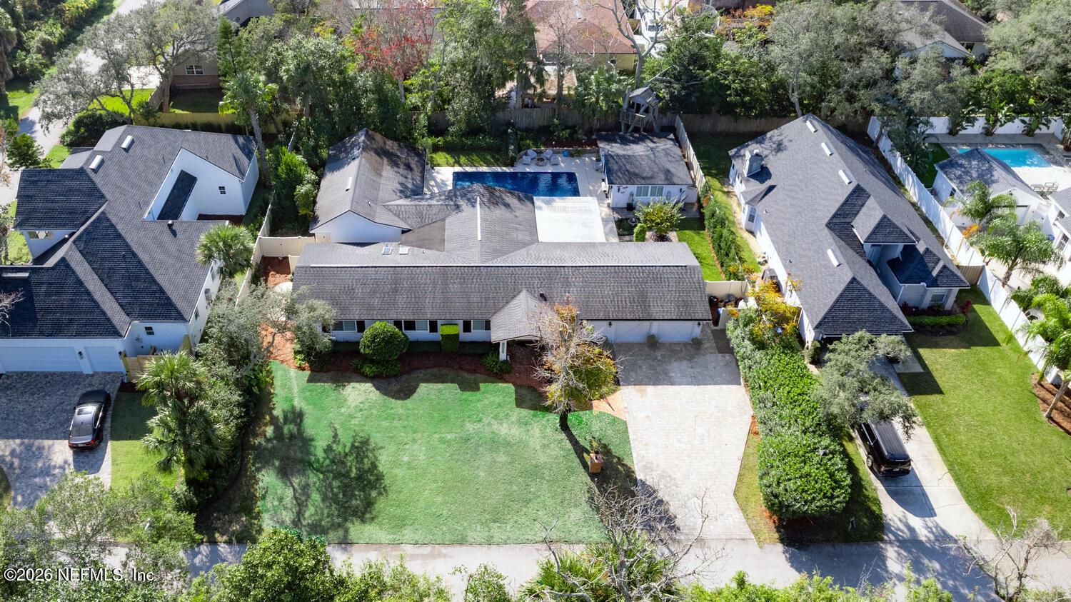 Image 4: Bigger than it looks!