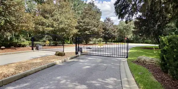 Image 3: 1.gate