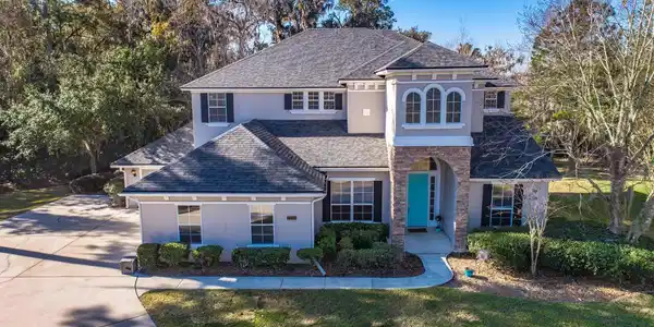 2200 AUTUMN COVE CIR