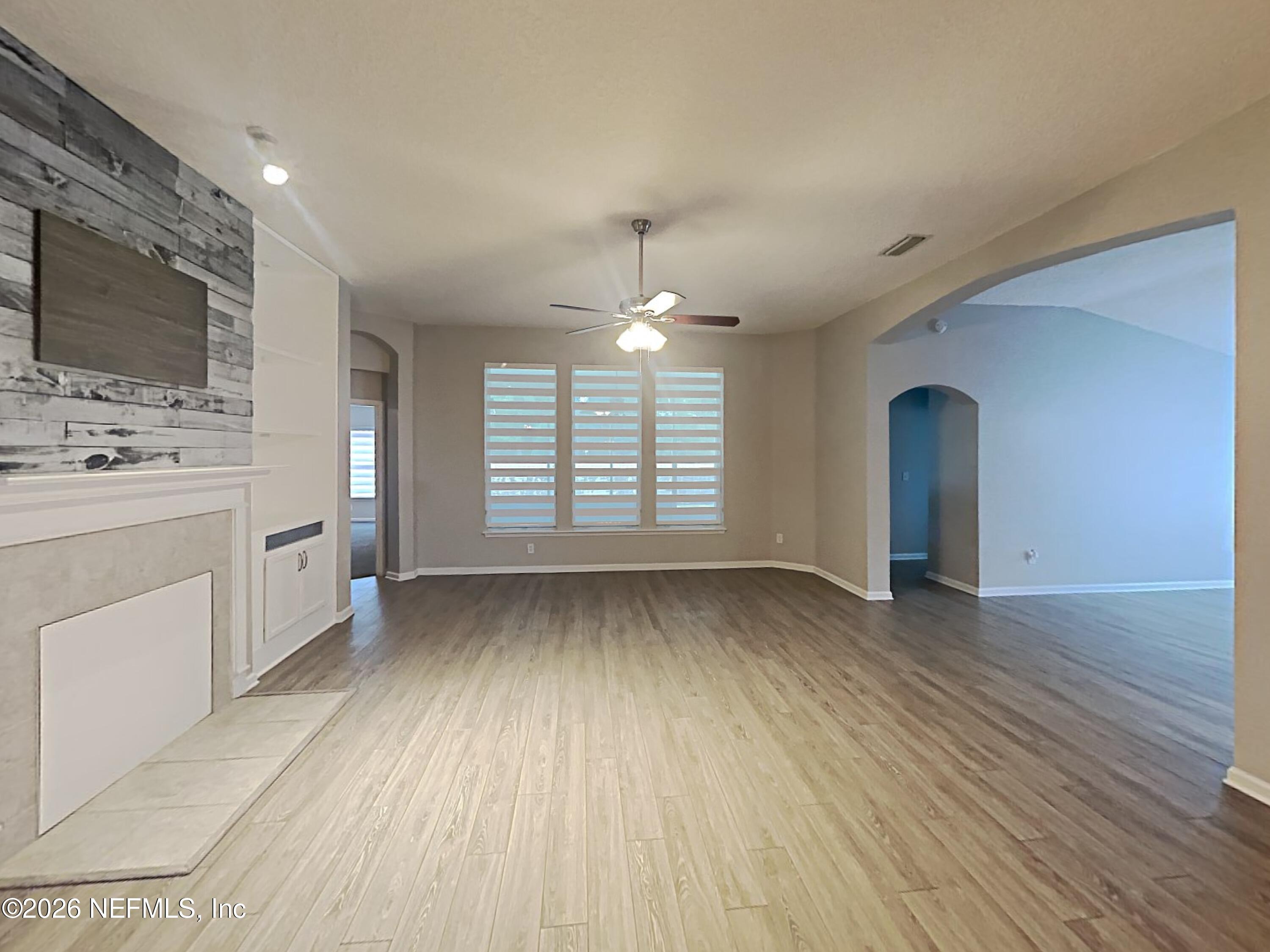 Image 2: 1001670.13895 Fish Eagle Drive E.Photo_2