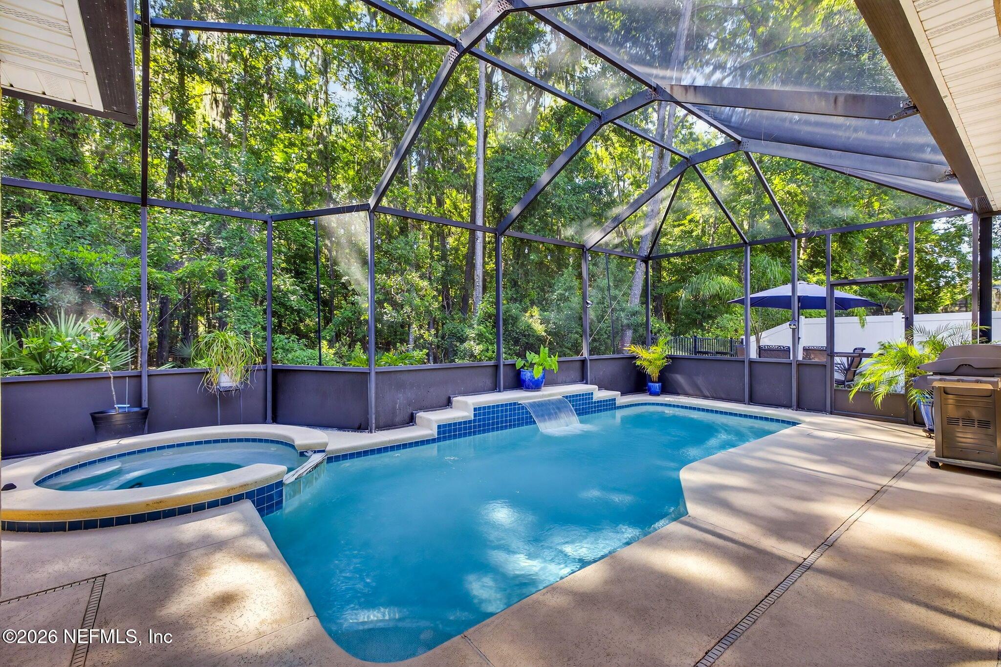 Image 2: Pool