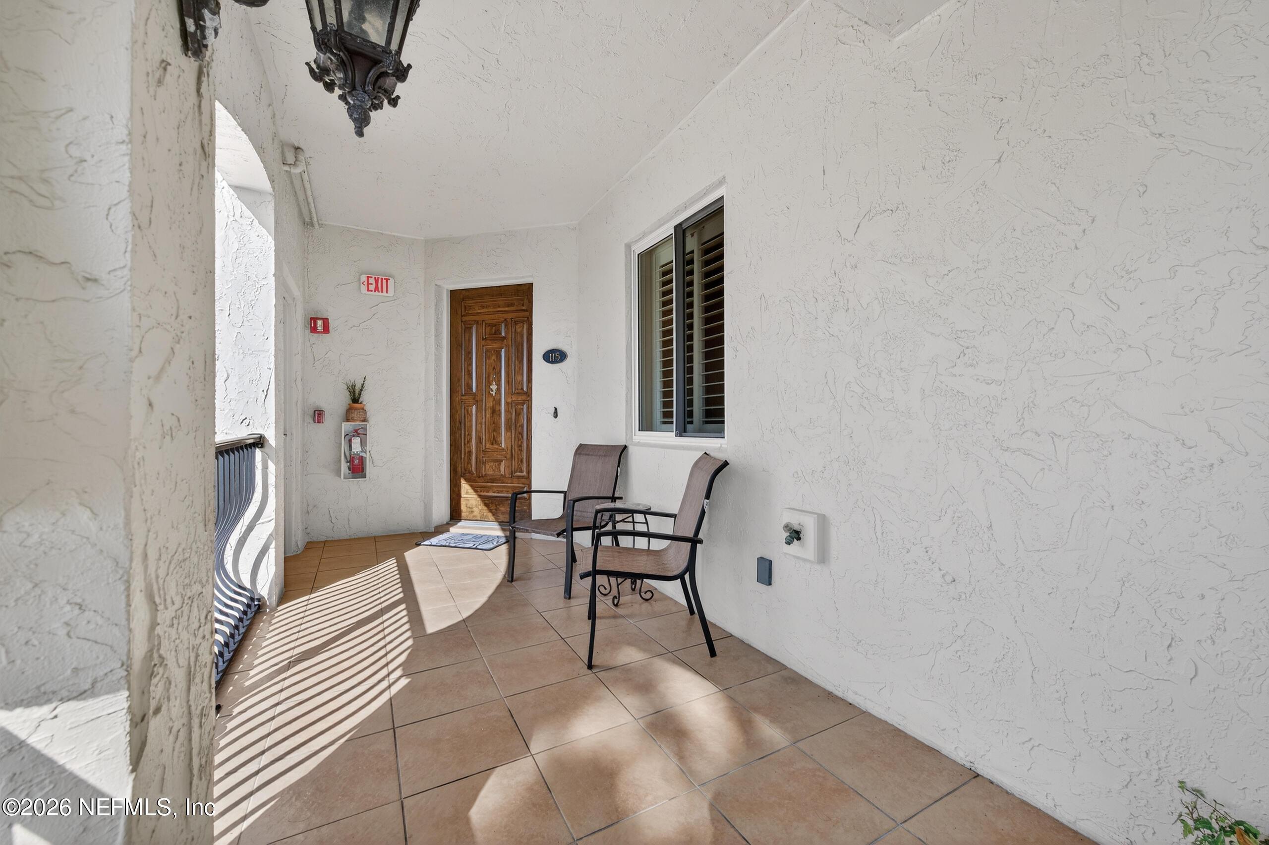 Image 4: Front Door C 115