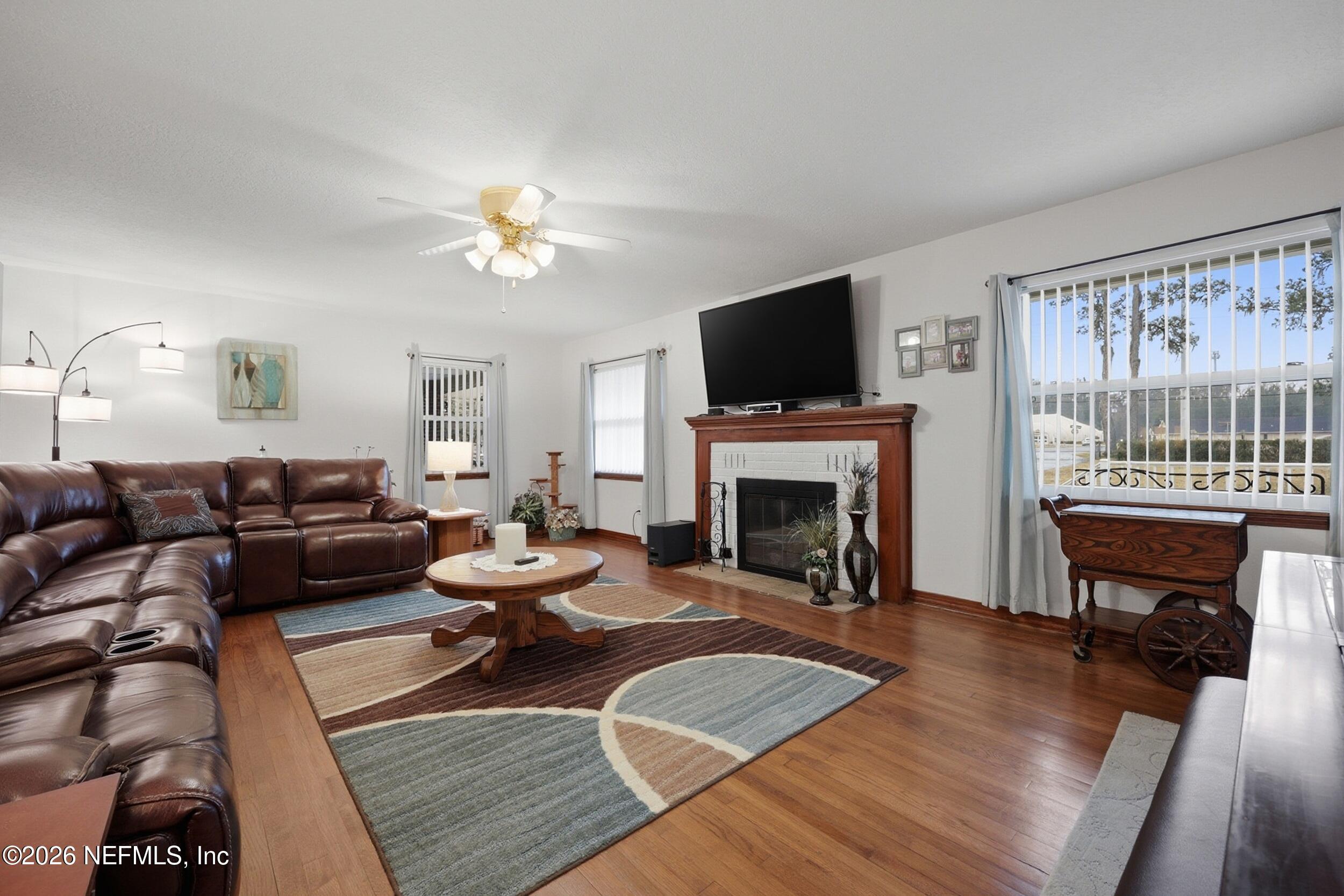 Image 4: 9_the real estateographers_008