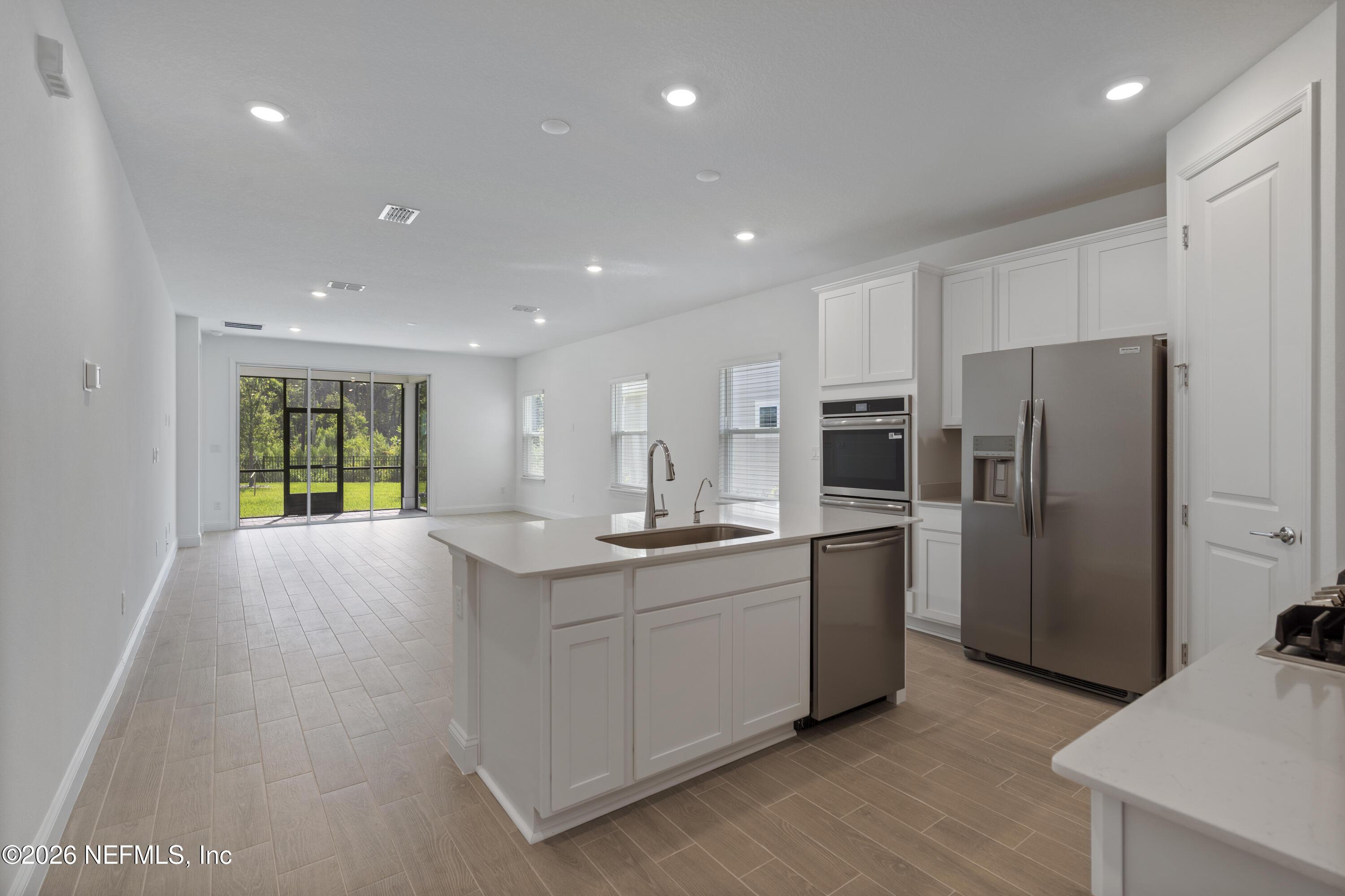 Image 4: Living area/Kitchen