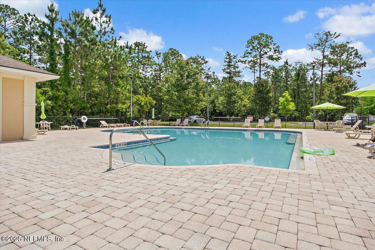 Image 3: 18-Community Pool