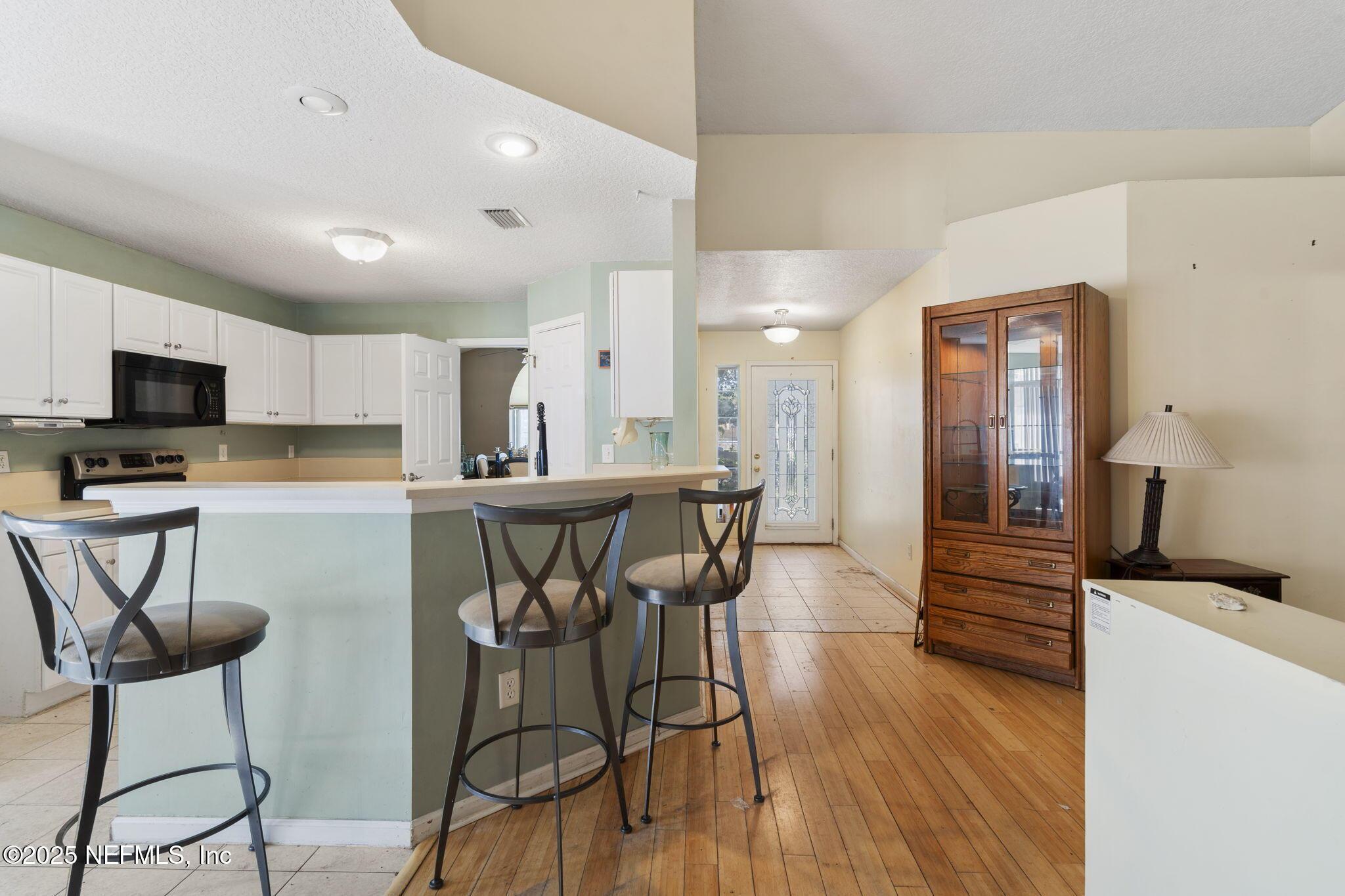 Image 2: 1-3175 Trophy Pl Jacksonville, FL 32225