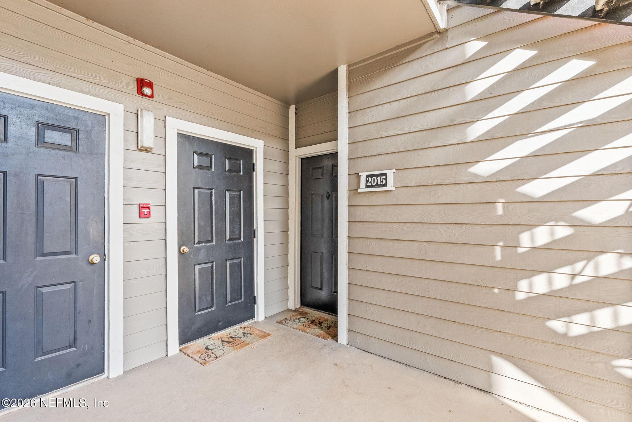 Image 4: Primary Entry to Unit