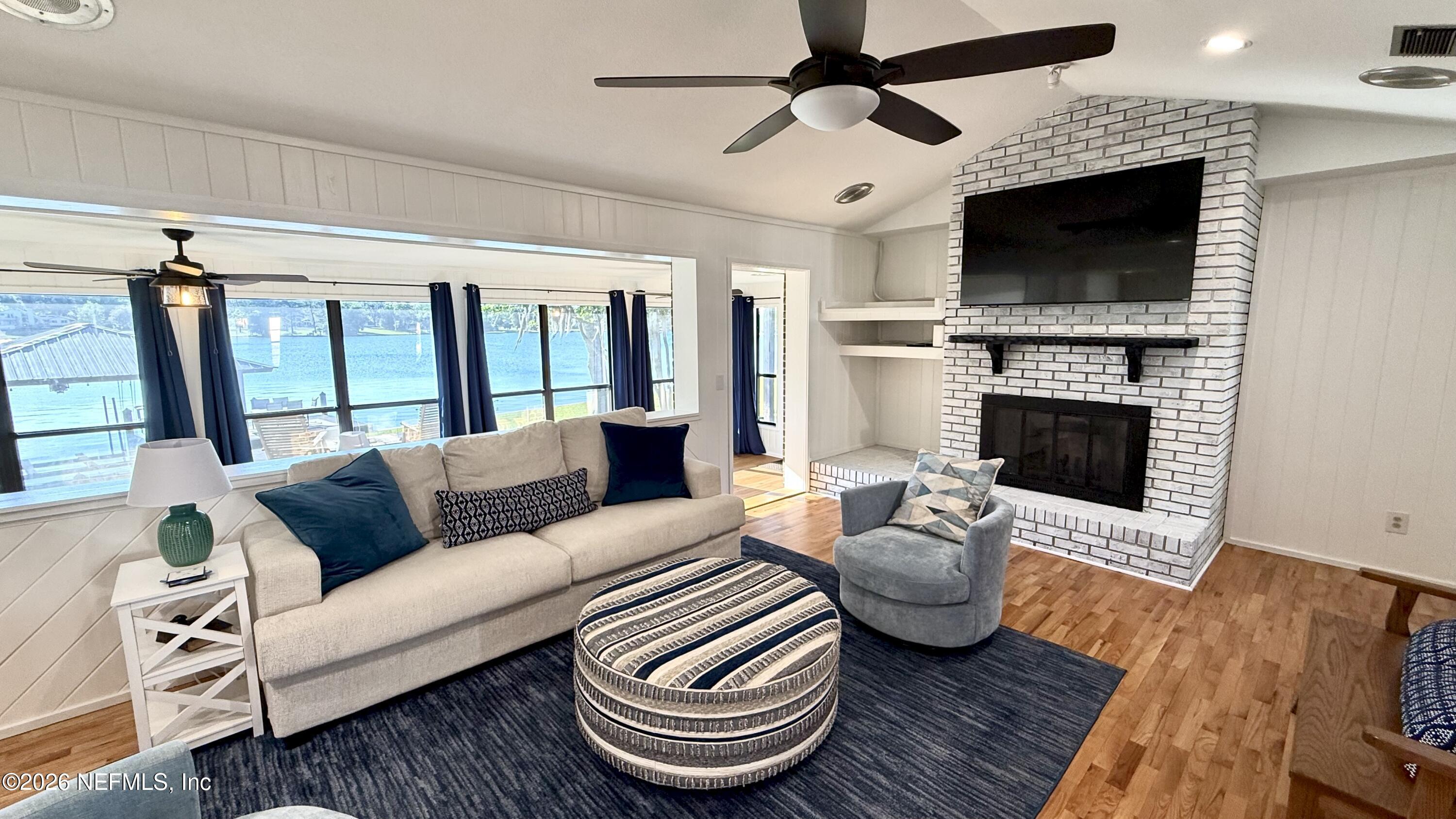 Image 2: Living Room