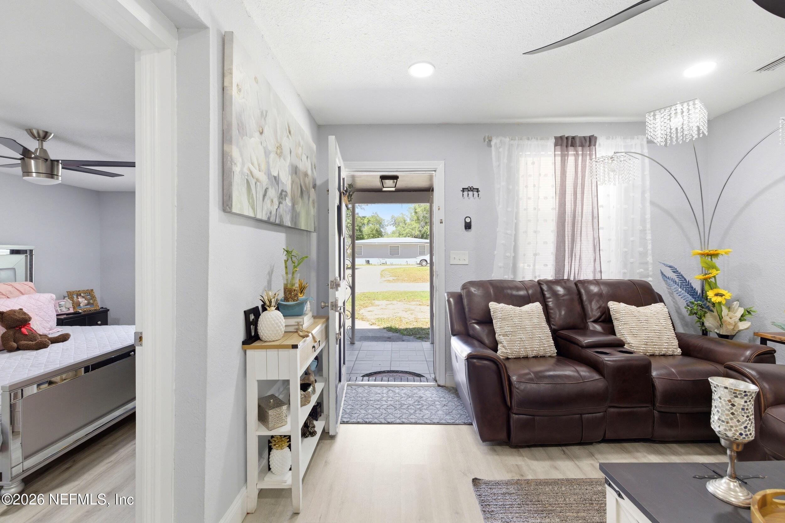 Image 4: Living Space