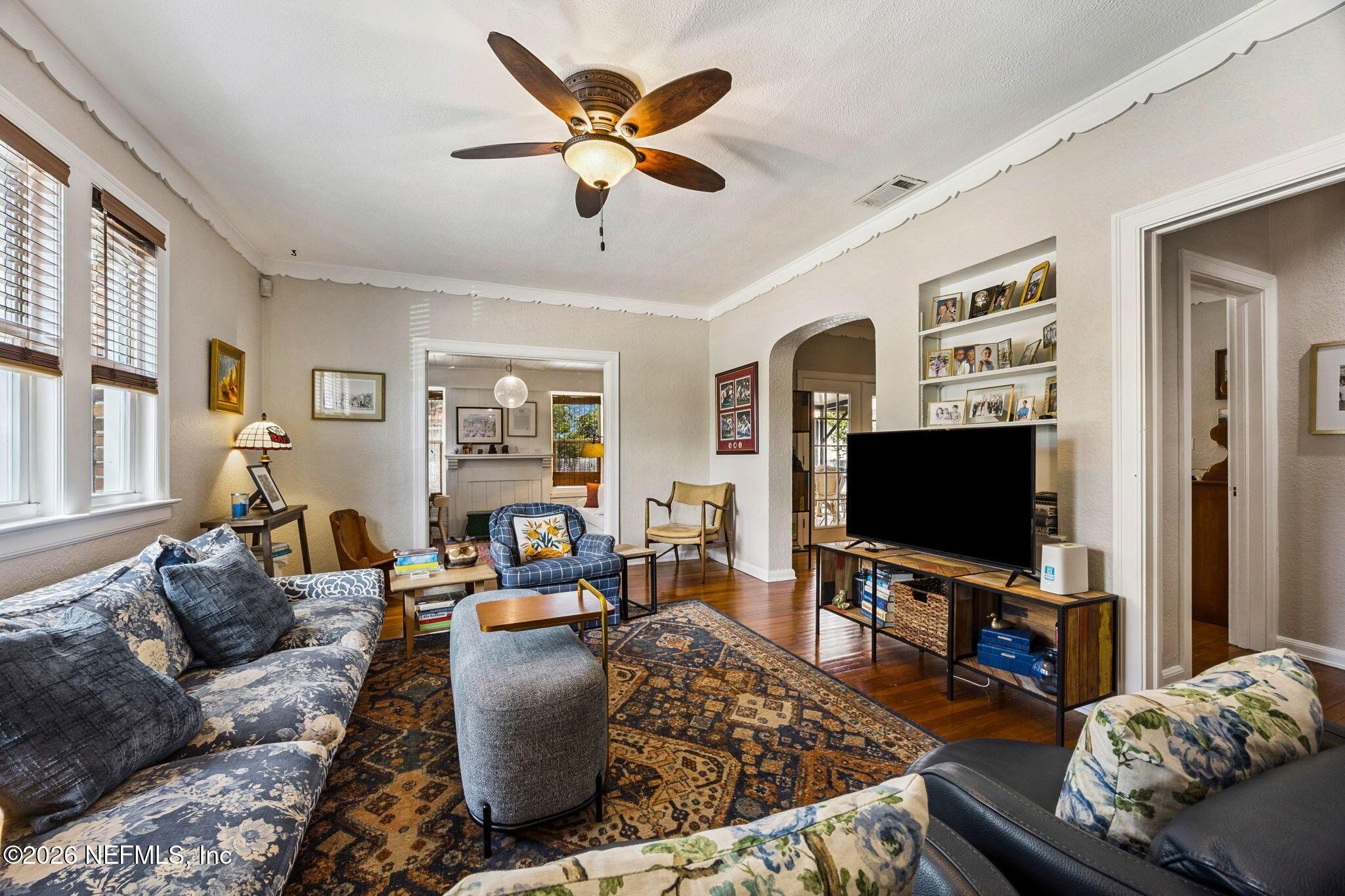 Image 3: 13-web-or-mls-1847 Naido Ave (12 of 40)