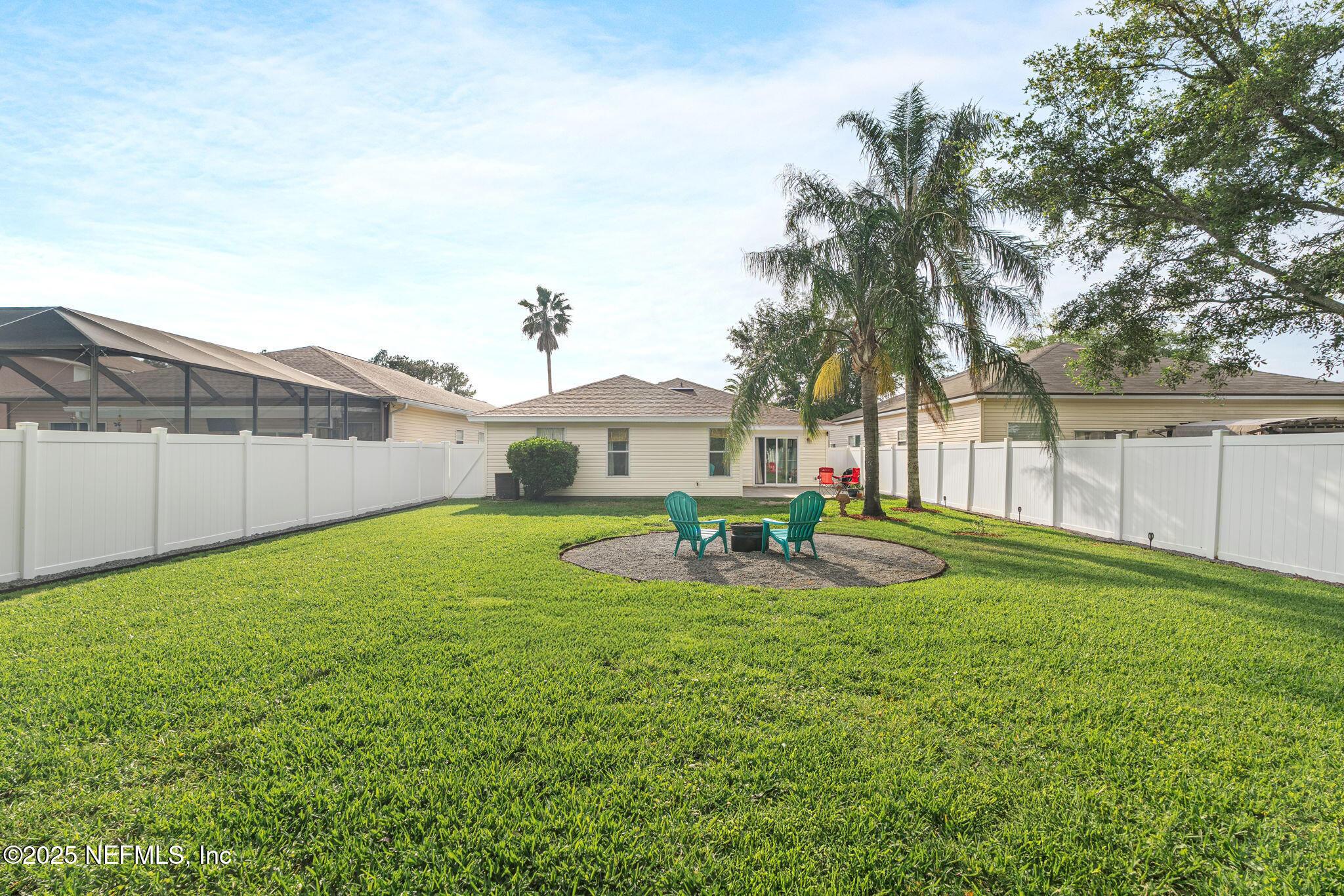 Image 1: HUGE BACK YARD
