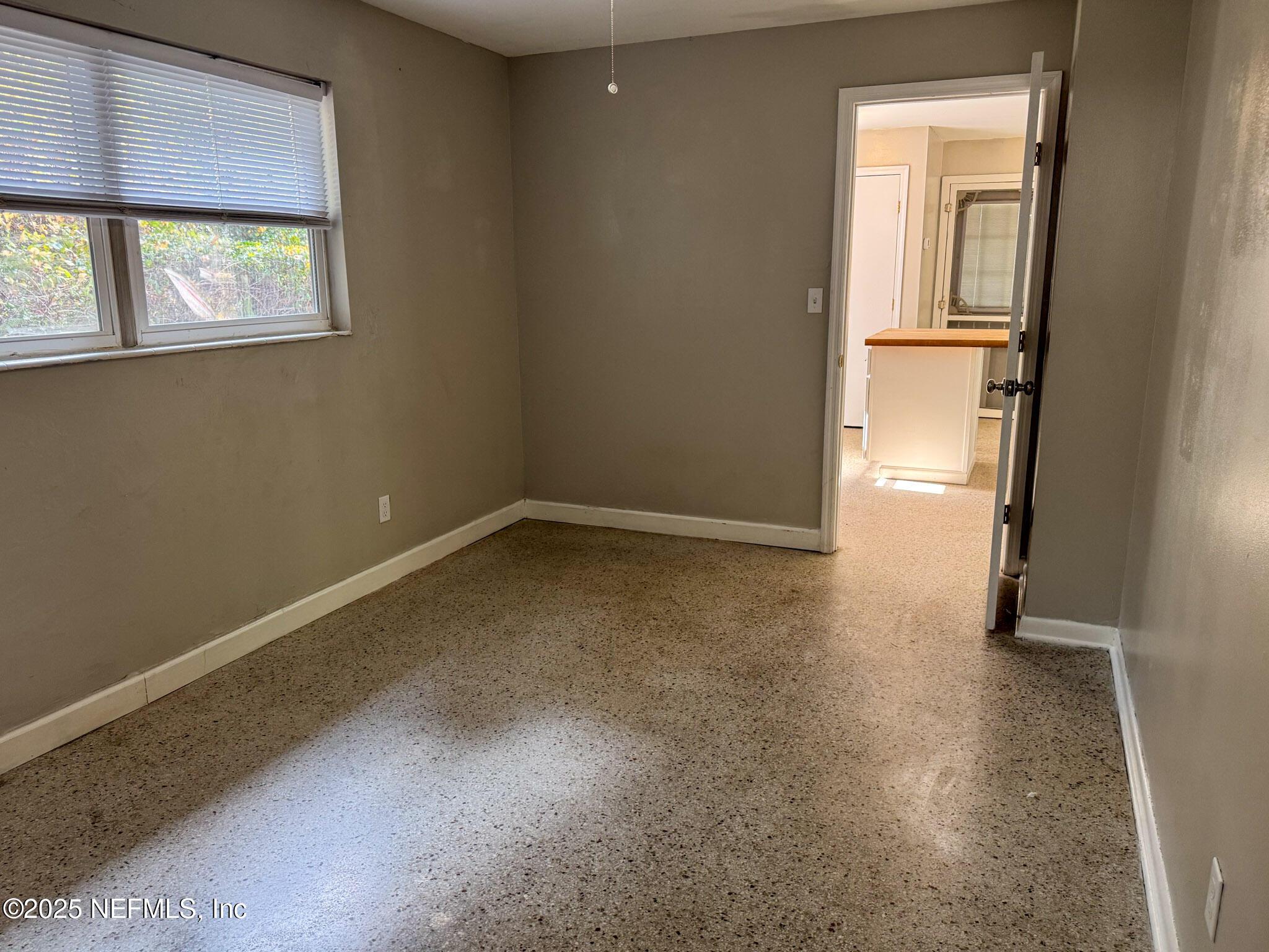 Image 4: 468 SE 18th St-04