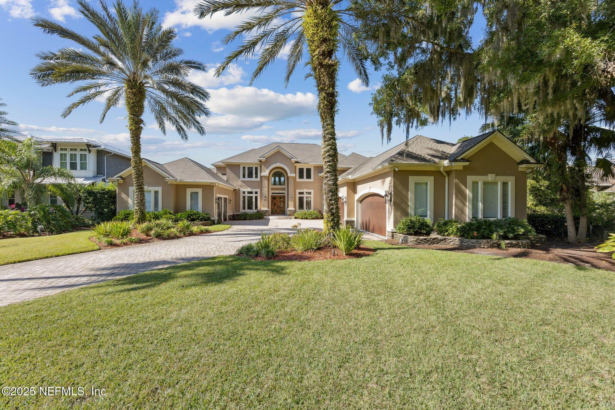 Image 4: Large Front & Rear Yards