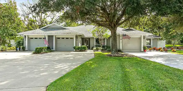 6 LAKE FOREST CIR N