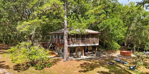 142 SUNNYSIDE Drive