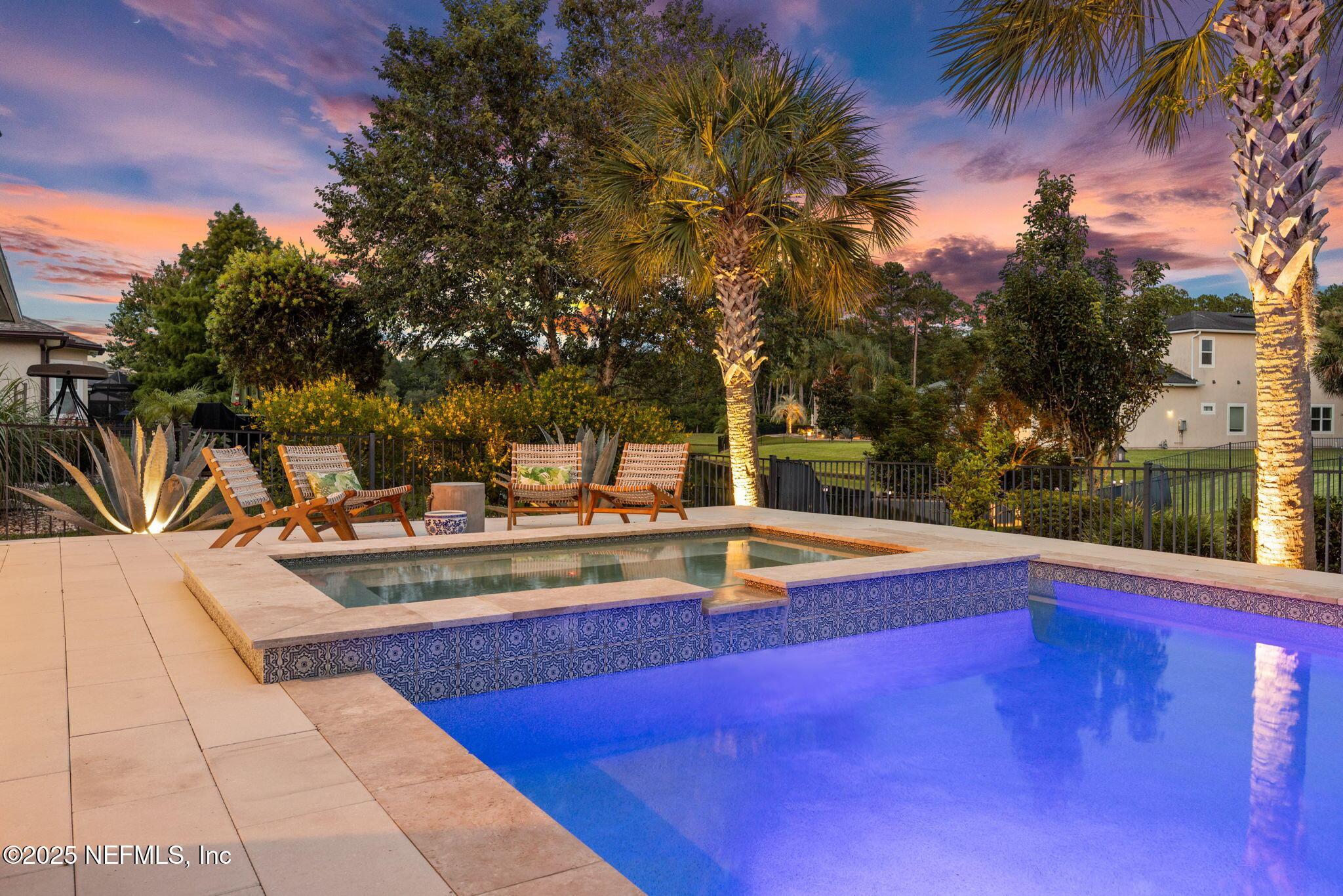 Image 3: Twilight Spa/Pool