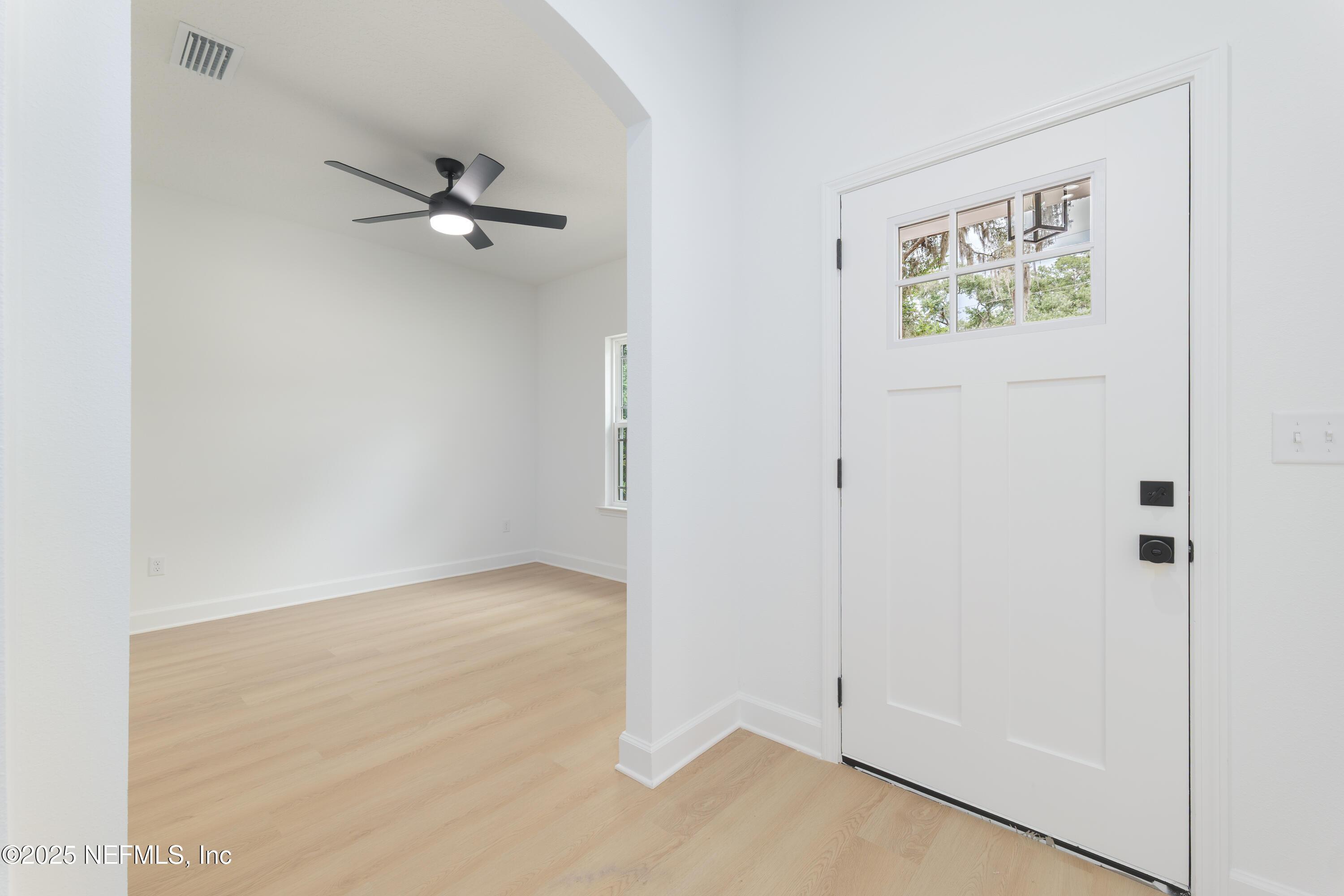 Image 2: 241SE35thStKeystoneHeightsFL-8