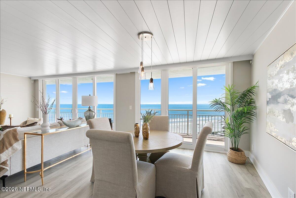 Image 4: 04-Dining Area