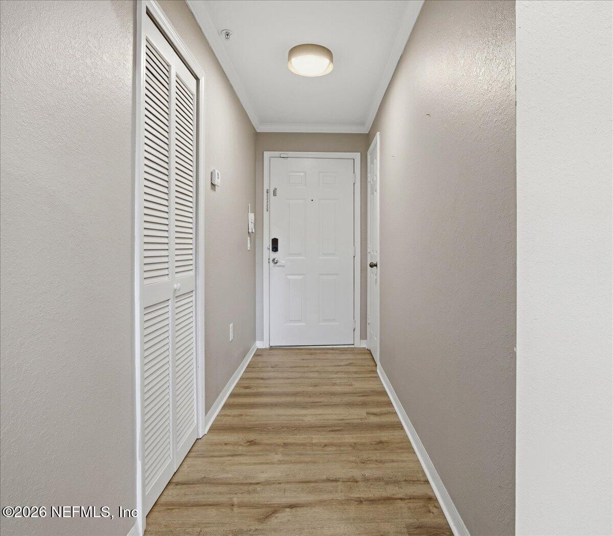 Image 2: 02-Foyer